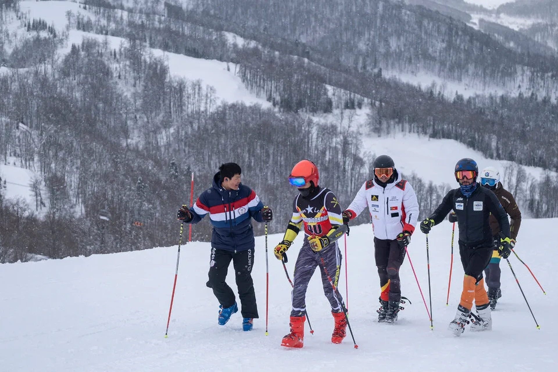 乐游棋牌高山滑雪冬奥会比赛现场